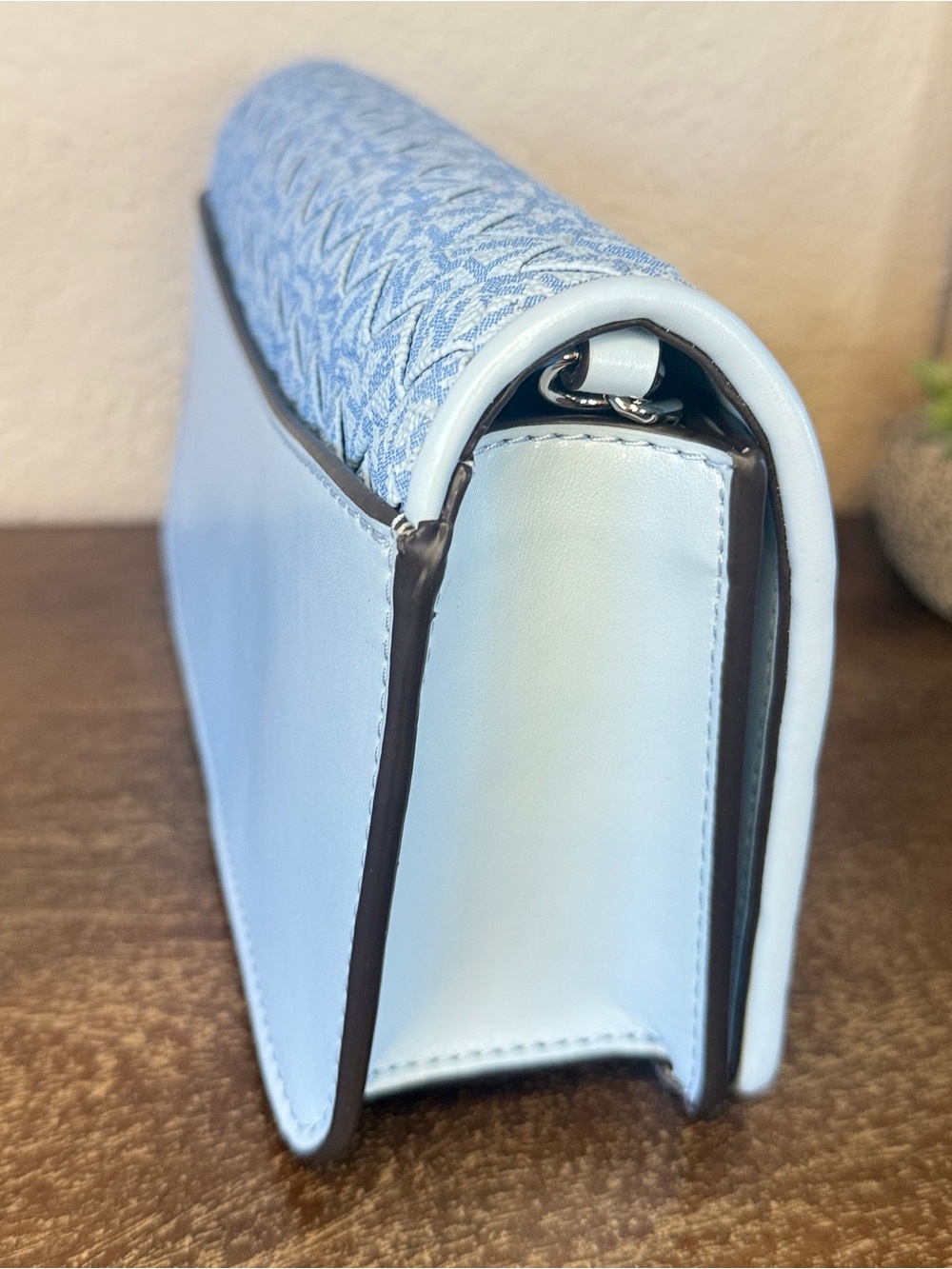 Michael Kors Jet Set - Medium Full Flap Crossbody Bag - Pale Ocean Blue Monogram - Picture 4 of 16